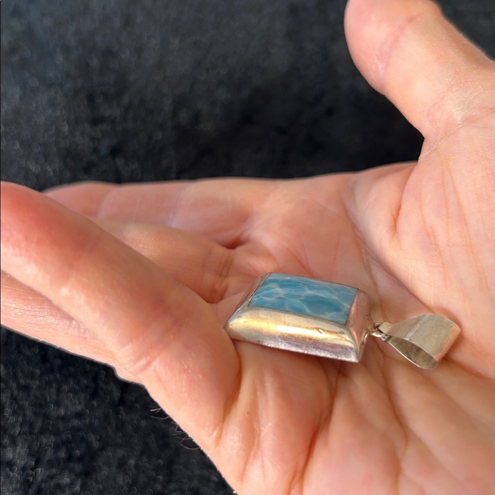 925 Sterling Silver Pendant featuring a Blue Larimar Square Stone - Picture 3 of 6